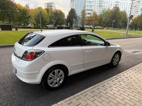2010 Opel Astra GTC H Рестайлинг, белый, 650000 рублей, вид 5