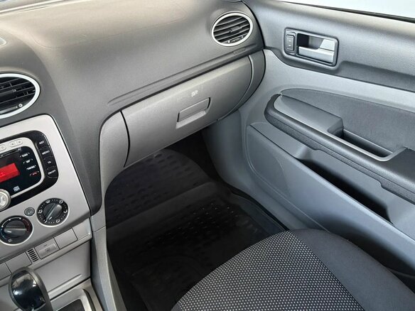 2011 Ford Focus II Рестайлинг, чёрный - вид 11