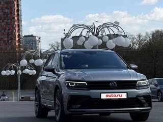 2018 Volkswagen Tiguan II, серебристый, 3090000 рублей, вид 2
