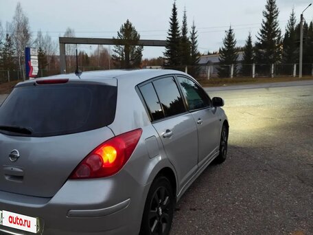 2011 Nissan Tiida I Рестайлинг, серебристый, 760000 рублей, вид 4