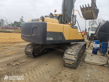 2014 Volvo EC220DL, жёлтый, 14000000 рублей, вид 4