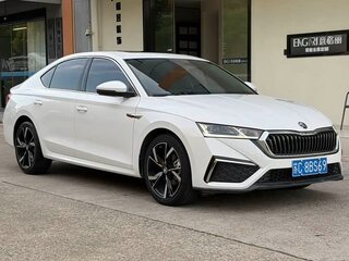 2023 Skoda Octavia IV (A8), белый, 1876000 рублей, вид 3