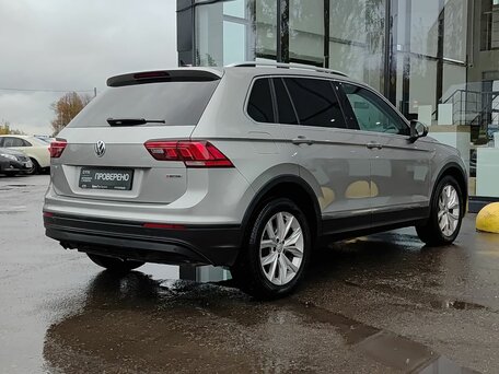 2018 Volkswagen Tiguan II, серебристый, 2573000 рублей, вид 5