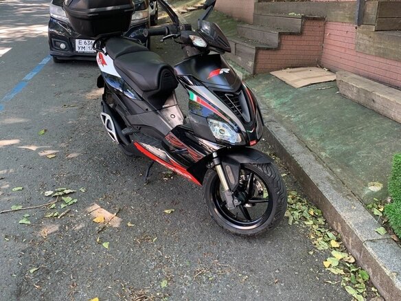 2018 Aprilia SR 50 R, красный, 140000 рублей - вид 2