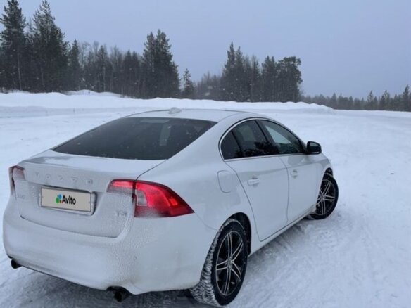 2018 Volvo S60 II Рестайлинг, белый, 2000000 рублей - вид 3