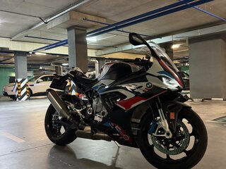 2021 BMW M 1000 RR, белый, 2000000 рублей, вид 2