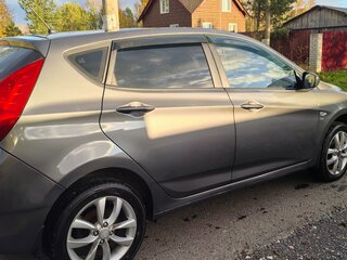 2013 Hyundai Solaris I, серый, 820000 рублей, вид 5