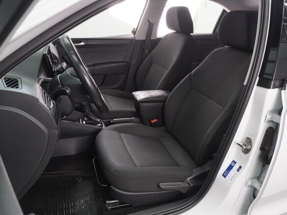2021 Volkswagen Polo VI, белый, 1675000 рублей - вид 9