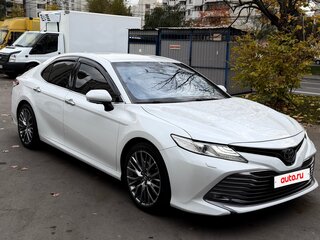 2018 Toyota Camry VIII (XV70), белый, 2850000 рублей, вид 2