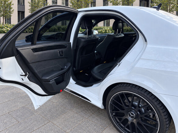 2013 Mercedes-Benz E-Класс 200 IV (W212, S212, C207) Рестайлинг, белый - вид 17