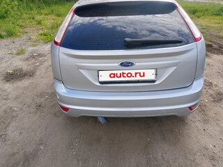 2010 Ford Focus II Рестайлинг, серебристый, 530000 рублей, вид 3