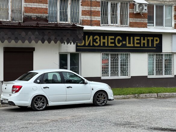 2017 Lada (ВАЗ) Granta Sport I, белый, 500000 рублей - вид 25