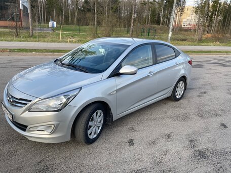 2016 Hyundai Solaris I Рестайлинг, серебристый, 1180000 рублей, вид 2