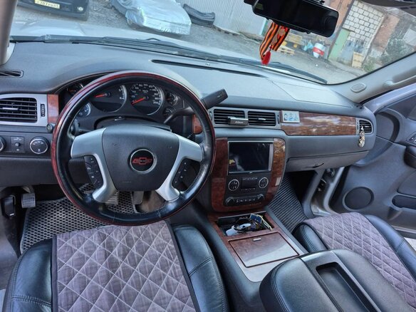 2008 Chevrolet Tahoe III, серый, 2000000 рублей - вид 7