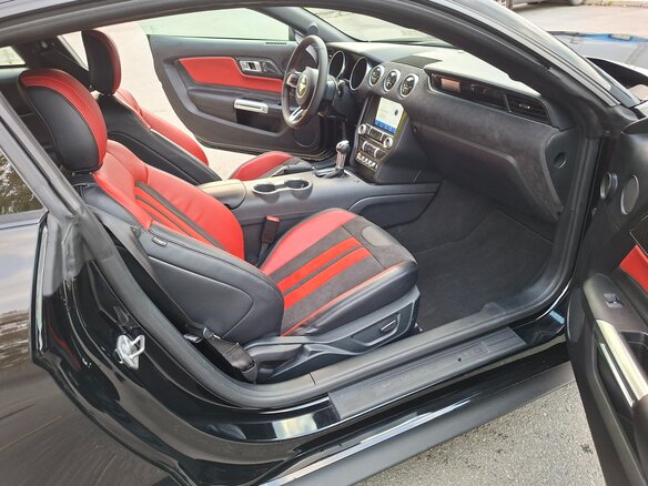 2022 Ford Mustang VI Рестайлинг, чёрный, 3480000 рублей - вид 29