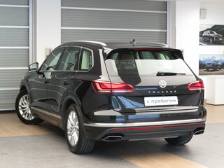 2019 Volkswagen Touareg III, чёрный, 3750000 рублей, вид 4