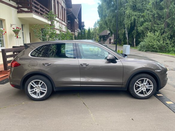 2011 Porsche Cayenne II (958), коричневый, 1800000 рублей - вид 3