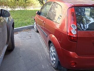 2008 Ford Fiesta Mk5, красный, 319000 рублей, вид 4