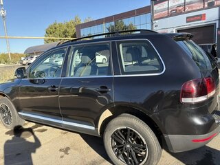 2009 Volkswagen Touareg I Рестайлинг, чёрный, 1000000 рублей, вид 2