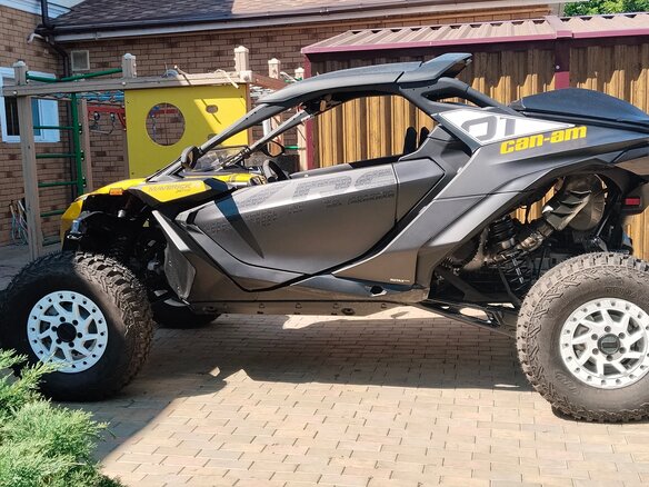 2024 BRP Can-Am Maverick R X RS SAS, жёлтый, 6500000 рублей - вид 1