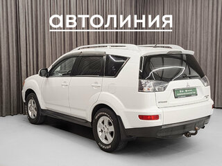 2010 Mitsubishi Outlander II Рестайлинг, белый, 999000 рублей, вид 5