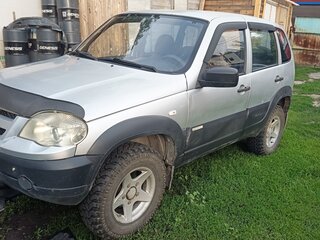 2012 Chevrolet Niva I Рестайлинг, серебристый, 350000 рублей, вид 2