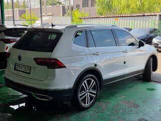 2023 Volkswagen Tiguan Allspace II Рестайлинг, белый, 2400000 рублей, вид 3