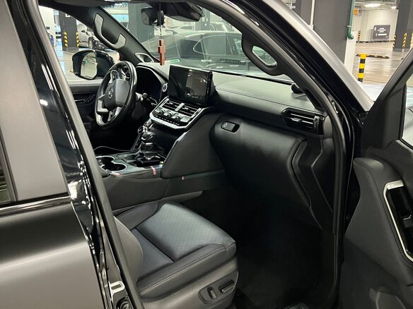 2024 Toyota Land Cruiser 300 Series, чёрный, 13700000 рублей - вид 15