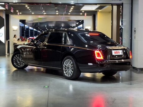 2023 Rolls-Royce Phantom Extended VIII Рестайлинг (Series II), чёрный, 47800000 рублей, вид 4