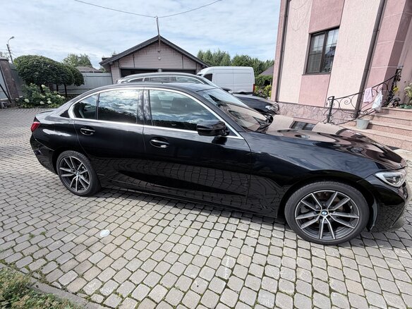2021 BMW 3 серии 330i xDrive VII (G2x), чёрный, 3790000 рублей - вид 3
