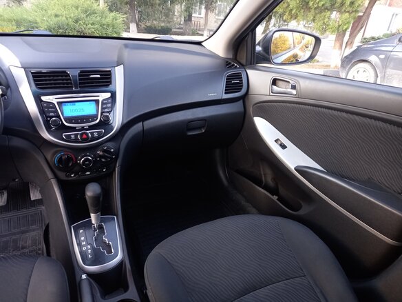 2012 Hyundai Solaris I, чёрный, 590000 рублей - вид 9