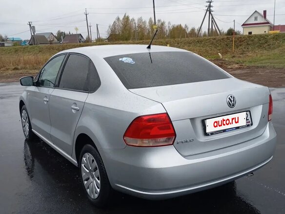 2014 Volkswagen Polo V, серебристый, 780000 рублей - вид 2