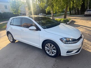 2020 Volkswagen Golf VII Рестайлинг, белый, 1590000 рублей, вид 2