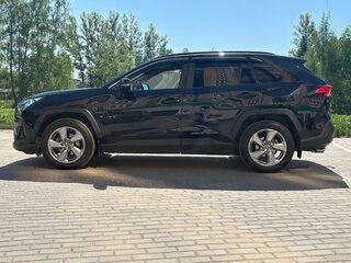 2021 Toyota RAV4 V (XA50), чёрный, 2900000 рублей, вид 2