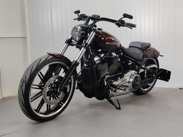 2017 Harley-Davidson Breakout, красный, 1679000 рублей - вид 3