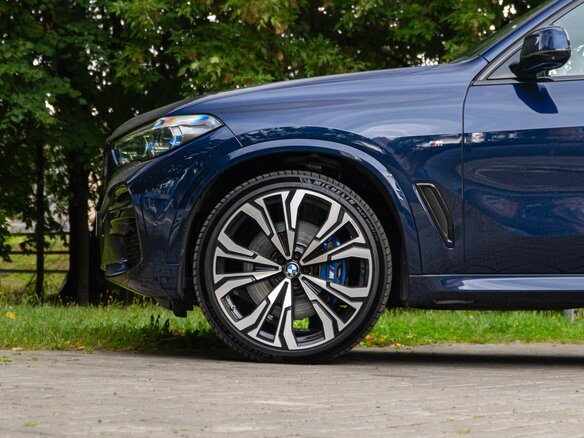 2022 BMW X5 40d IV (G05/G18), синий, 9790000 рублей - вид 7