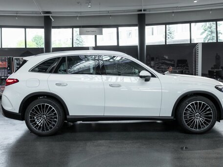 2025 Mercedes-Benz GLC 300 II (X254), белый, 9000000 рублей, вид 2