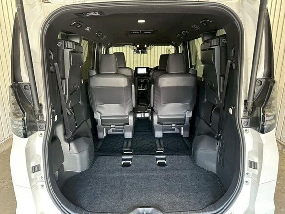 2023 Toyota Voxy IV (R90), белый - вид 20