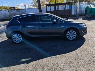 2011 Opel Astra J, серый, 900000 рублей, вид 2
