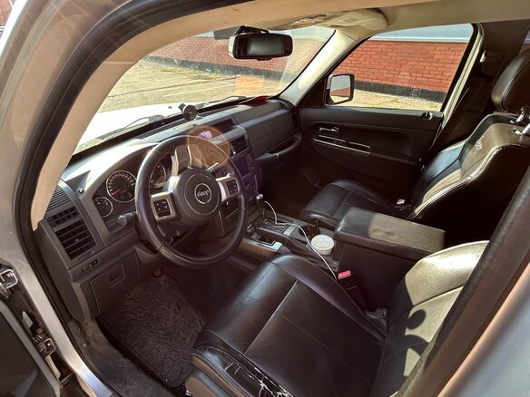 2011 Jeep Cherokee IV (KK), серебристый, 1500000 рублей - вид 12