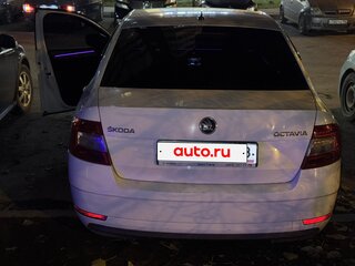 2017 Skoda Octavia III (A7) Рестайлинг, белый, 899000 рублей, вид 4