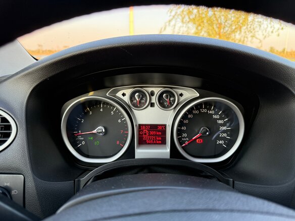 2010 Ford Focus II Рестайлинг, чёрный, 600000 рублей - вид 5