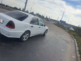 1997 Mercedes-Benz C-Класс 250 I (W202) Рестайлинг, белый, 250000 рублей, вид 3