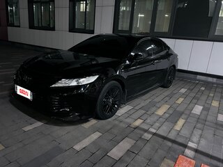 2020 Toyota Camry VIII (XV70), чёрный, 2480000 рублей, вид 3