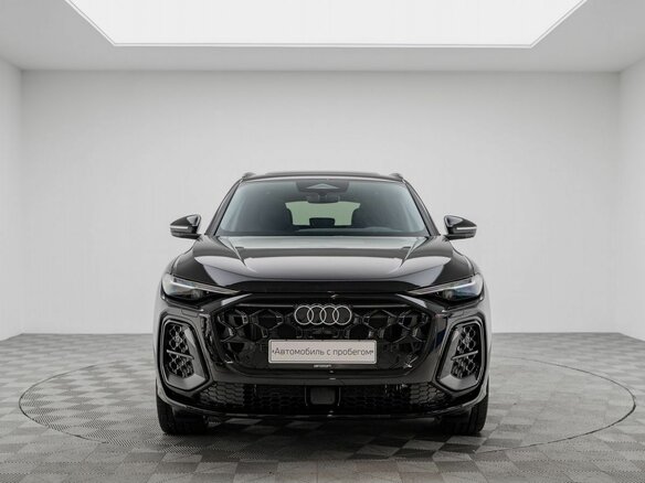 2025 Audi Q5 L III (GU), чёрный, 6590000 рублей - вид 2