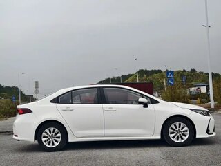 2022 Toyota Corolla XII (E210), белый, 1387000 рублей, вид 4