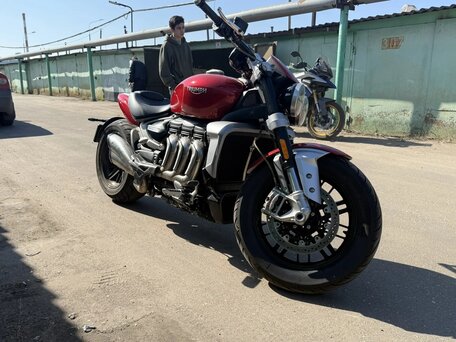 2021 Triumph Rocket 3, красный, 1700000 рублей, вид 1