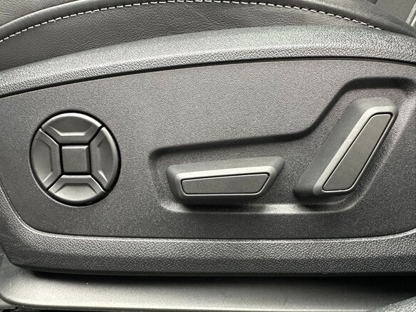 2023 Audi A3 Sportback 35 TFSI IV (8Y), красный, 1980000 рублей - вид 12