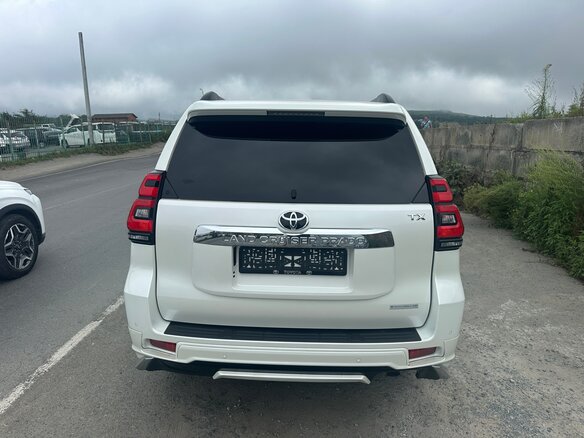 2021 Toyota Land Cruiser Prado 150 Series Рестайлинг 3, белый, 5700000 рублей - вид 7