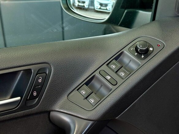 2014 Volkswagen Tiguan I Рестайлинг, чёрный, 1749000 рублей - вид 9